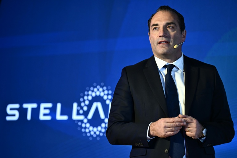 Stellantis investit 