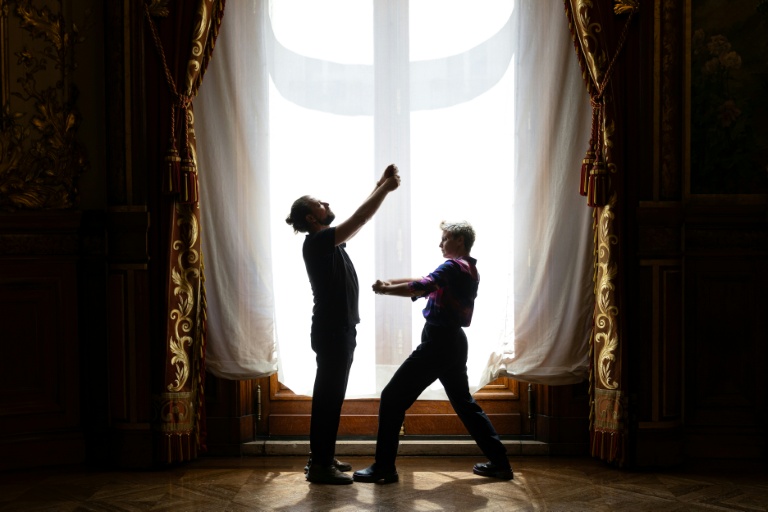 Dans les hauteurs de l'Opéra-Comique, les derniers gestes d'un cintrier archivés