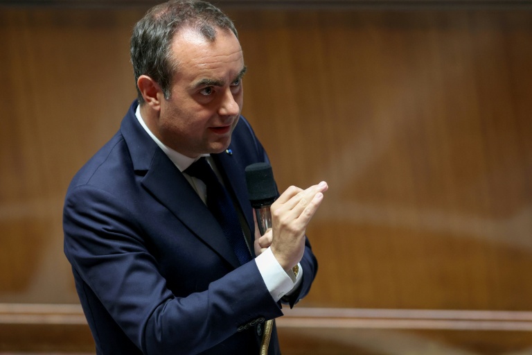 Programmation militaire: Lecornu appelle le Parlement à 