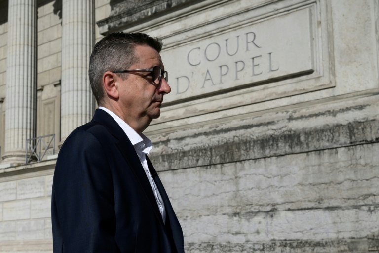 Chantage à la sextape: l'ex-maire de Saint-Etienne redit son innocence à son procès en appel