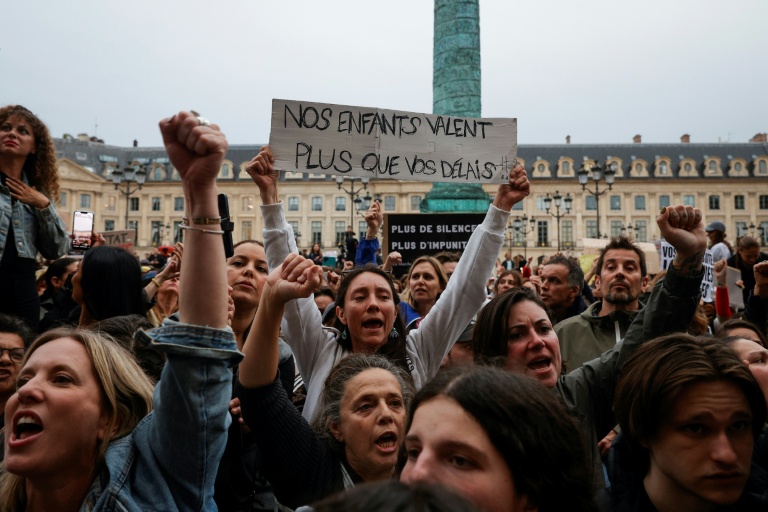 Affaire Lyhanna: des milliers de manifestants en colère interpellent la justice