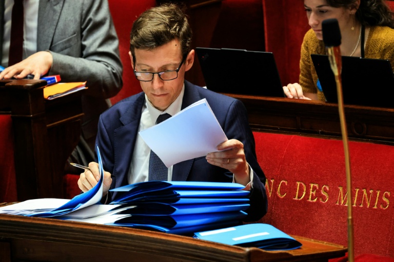 Mort de Lyhanna: le ministre de l'Education rappelle l'existence d'un guide de signalement