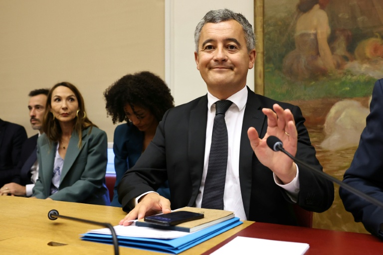 Déjà sous pression, Darmanin voit son projet de loi rejeté en commission à l'Assemblée