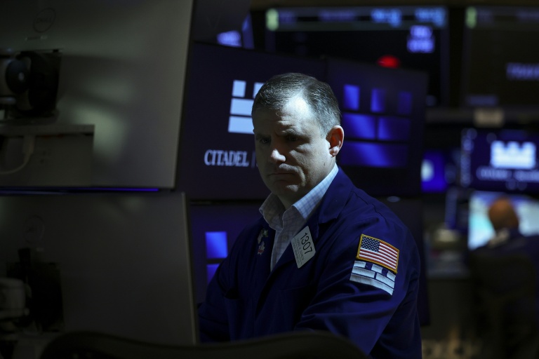 Tech en berne et inquiétudes géopolitiques pèsent sur Wall Street