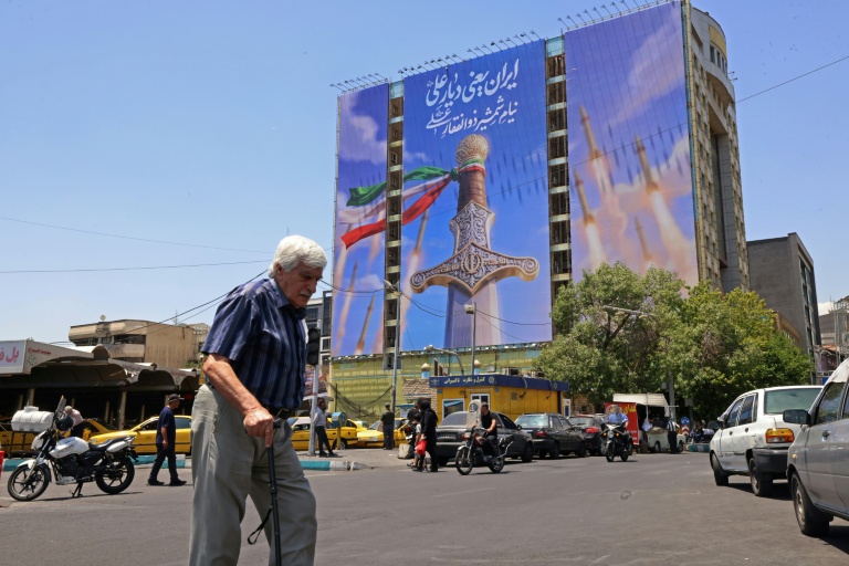 L'Iran, à nouveau bombardé par les Etats-Unis, promet de refermer Ormuz