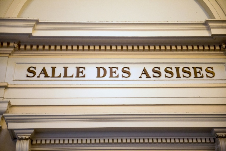 Oise: perpétuité requise contre une femme accusée d'avoir commandité le meurtre de son époux