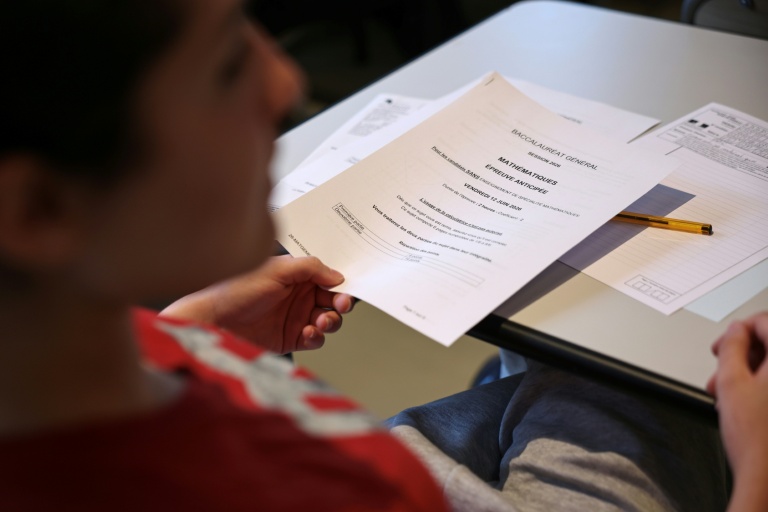 Bac: les élèves de 1ère planchent sur la nouvelle épreuve de mathématiques