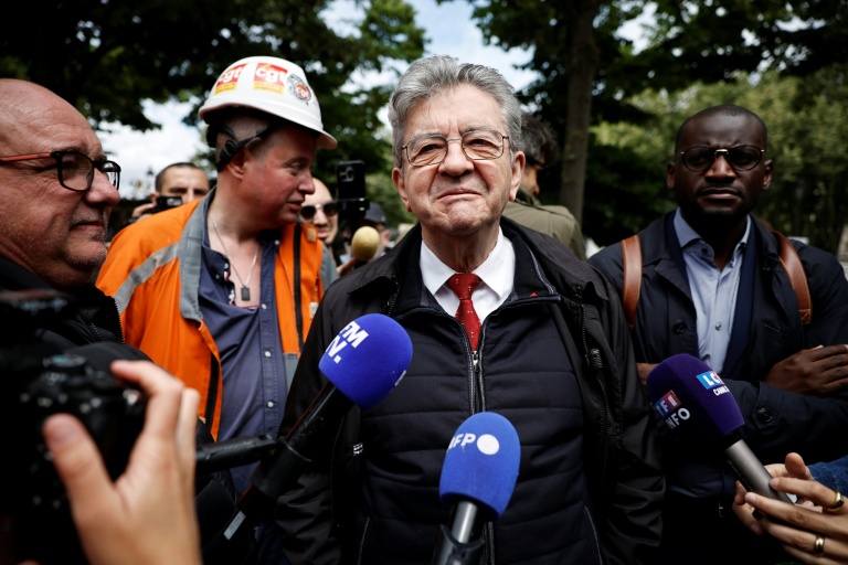 Présidentielle: Mélenchon et Glucksmann au coude-à-coude, derrière le RN et Édouard Philippe, selon un sondage