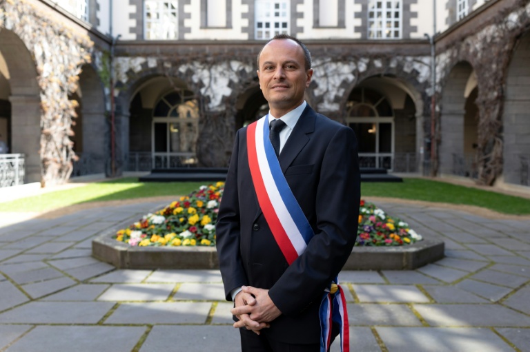 Plainte du maire de Clermont-Ferrand pour une affiche "mort ou vif"