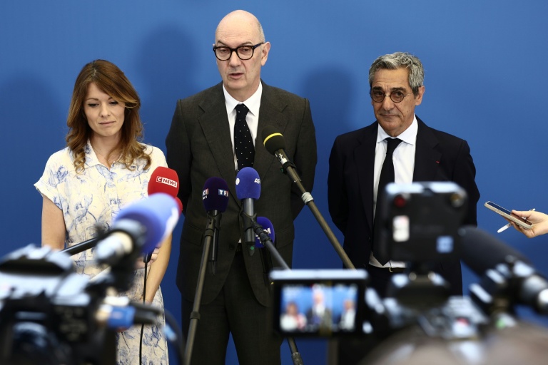 L'accord de paix doit être "le signal de la relance" de l'économie, selon Roland Lescure
