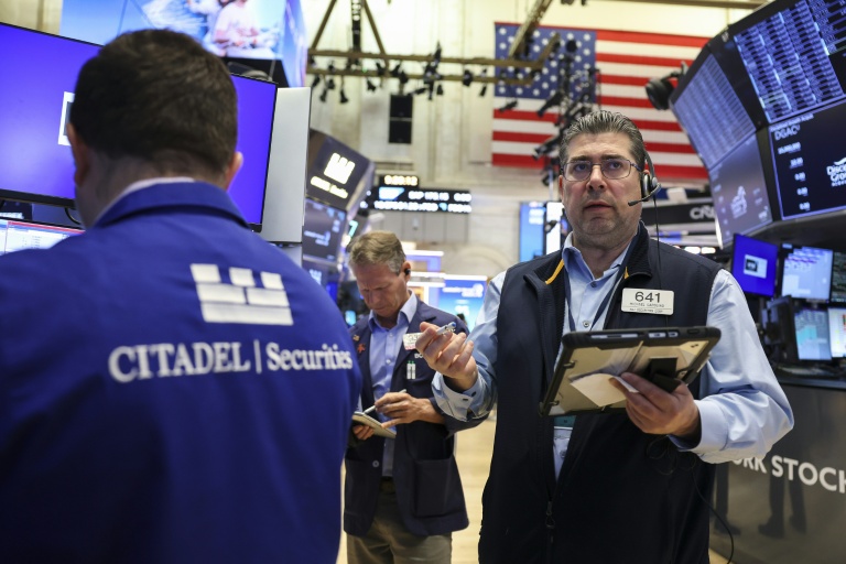 Wall Street termine dispersée, entre Moyen-Orient et Fed