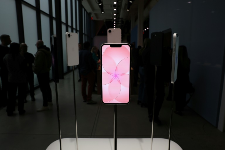 Le boom de l'IA va faire grimper le prix des iPhone, prévient le patron d'Apple