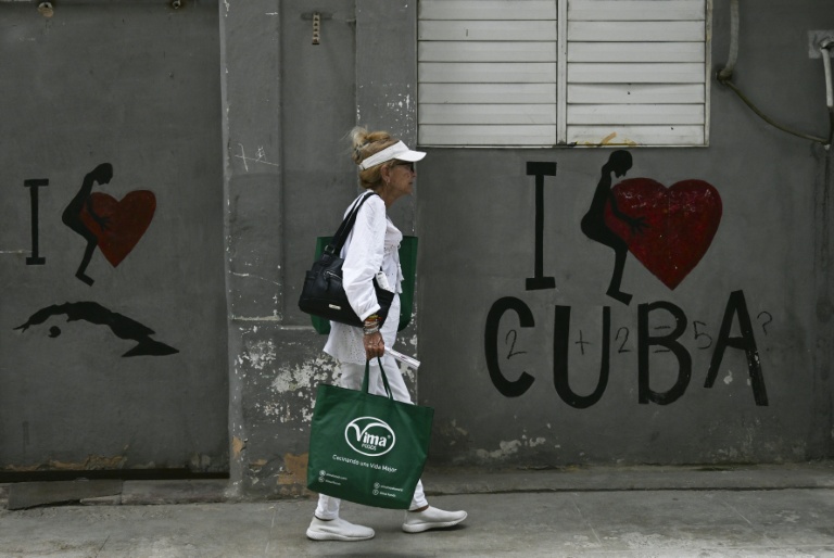 Cuba annonce un virage économique historique