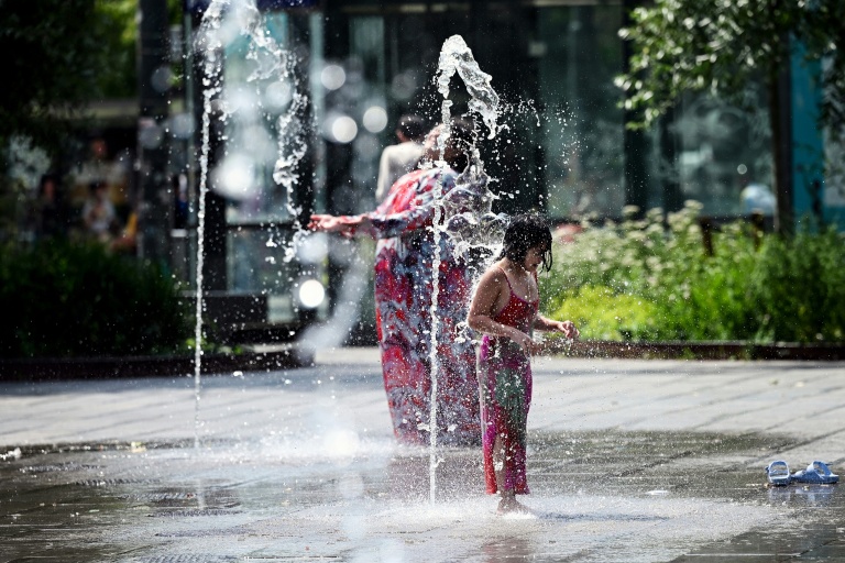 La France écrasée par la canicule, interrogations sur la Fête de la musique