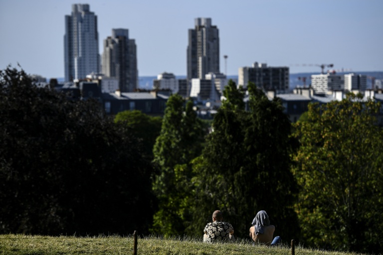 A Paris, le parc des Buttes-Chaumont transformé en 