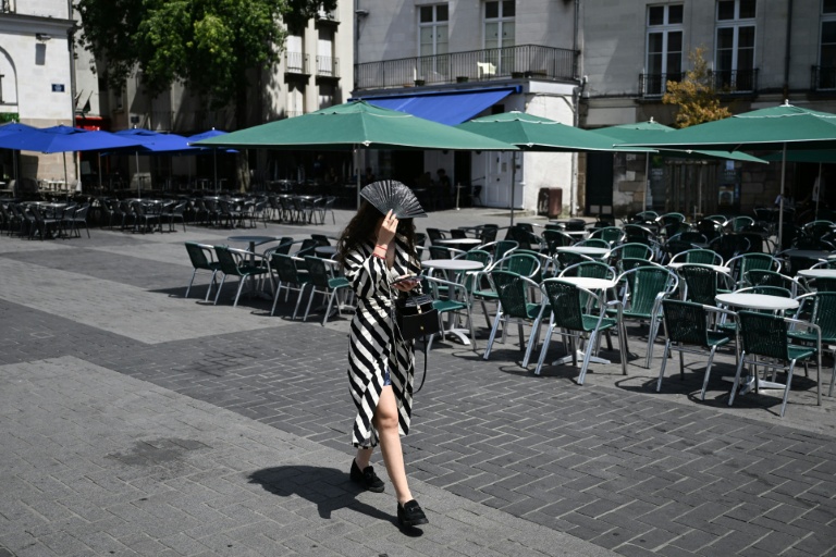 La fin du pic caniculaire se précise, 37 départements encore en rouge samedi