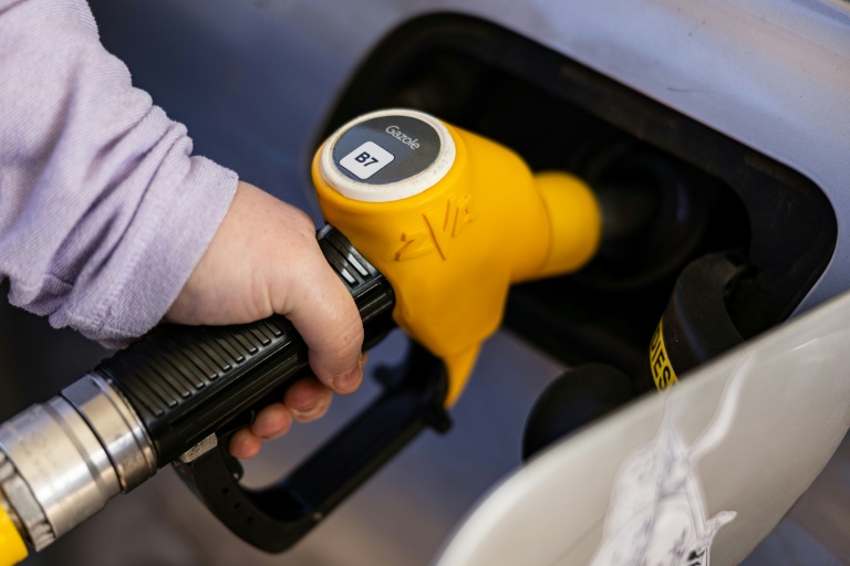 Le gazole et le SP95-E10 à moins de 1,90 euro le litre en France