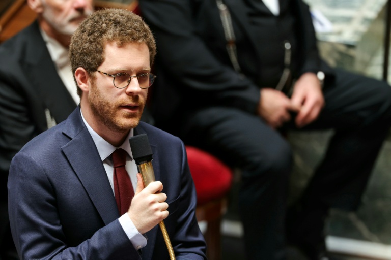 Les fonctionnaires ne doivent pas être 