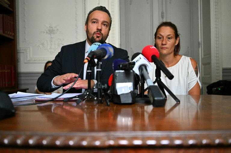 Lyhanna: l'avocat de la mère de la petite Rosa annonce une plainte contre Darmanin