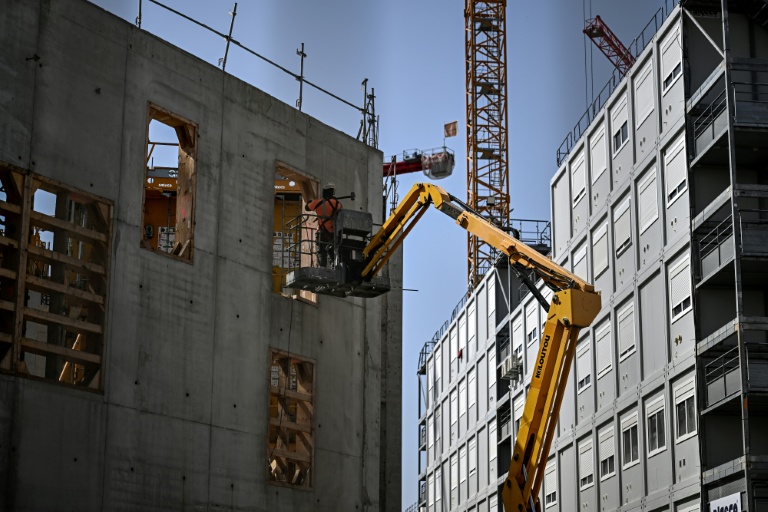 Logement neuf : rebond des permis de construire accordés en mai