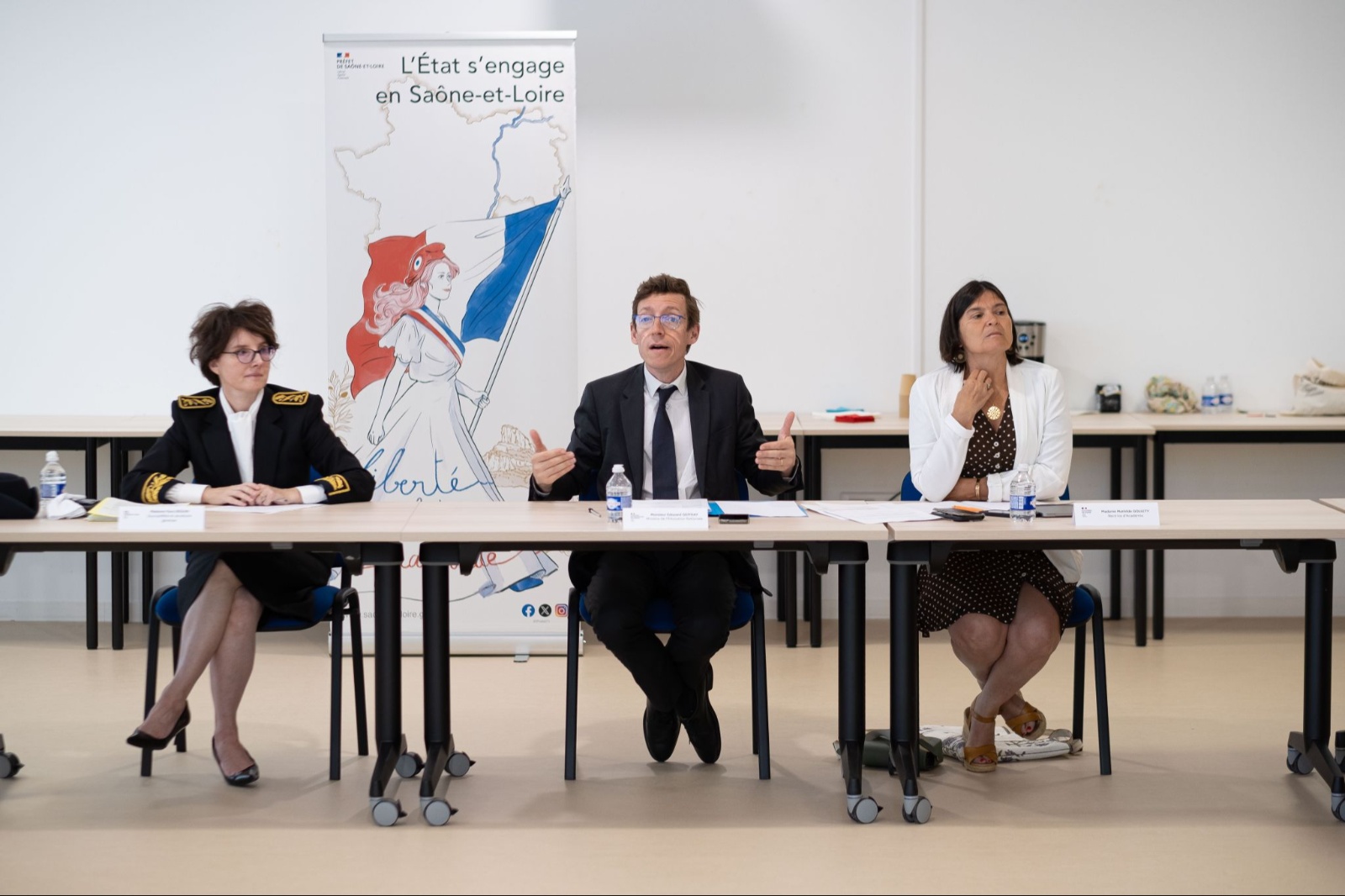 Carte scolaire : Edouard Geffray en visite à Mâcon pour adapter l’école rurale à la baisse démographique