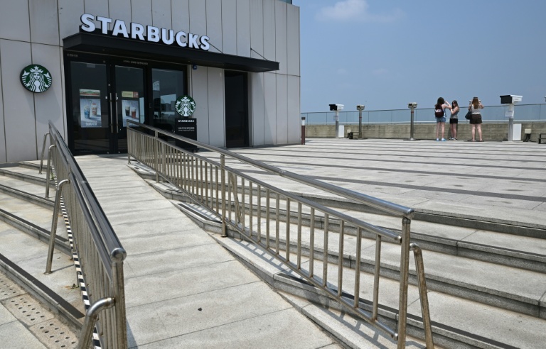 Café avec vue: le Starbucks qui surplombe la Corée du Nord attire les foules