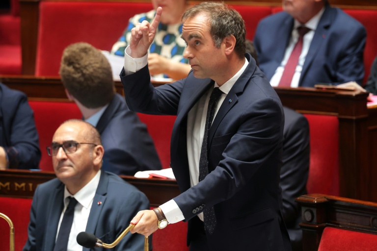 Protection des enfants: le gouvernement renforce son projet de loi après l'affaire Lyhanna
