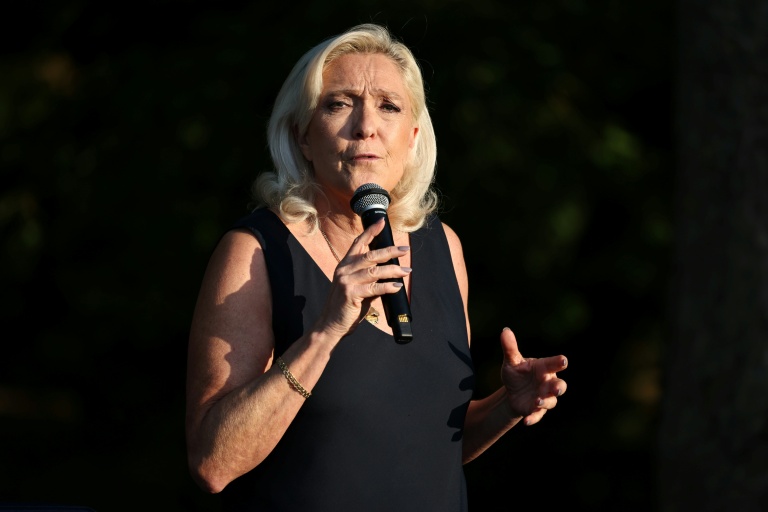 Journée cruciale pour la présidentielle avec le dénouement du procès Le Pen