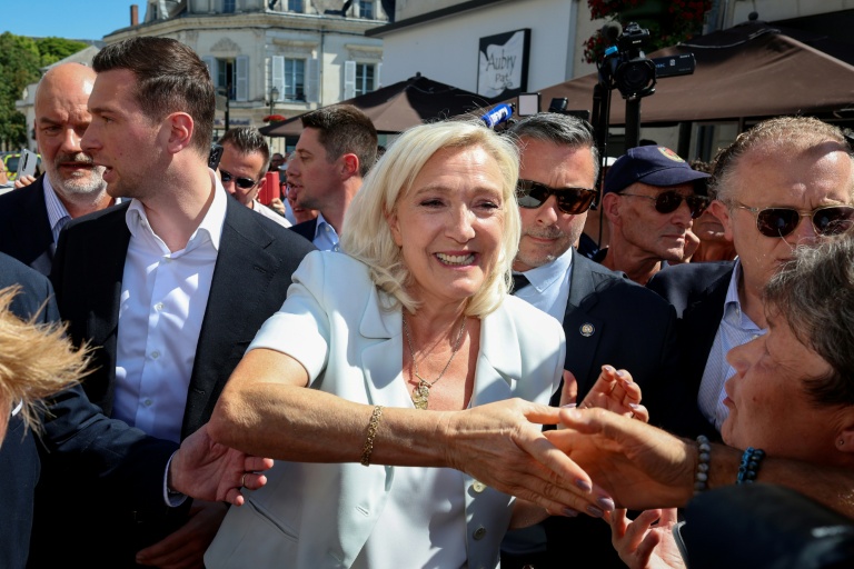 Le Pen, un premier déplacement de campagne qui tourne court