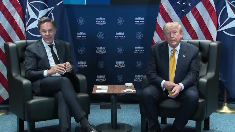 Les Etats-Unis frappent à nouveau l'Iran, qui riposte dans le Golfe