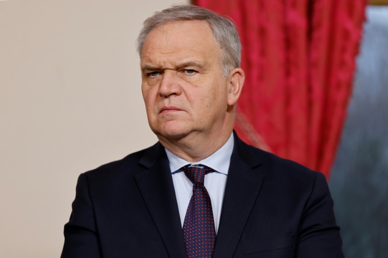 François-Noël Buffet prochain Défenseur des droits ? Les associations s'insurgent