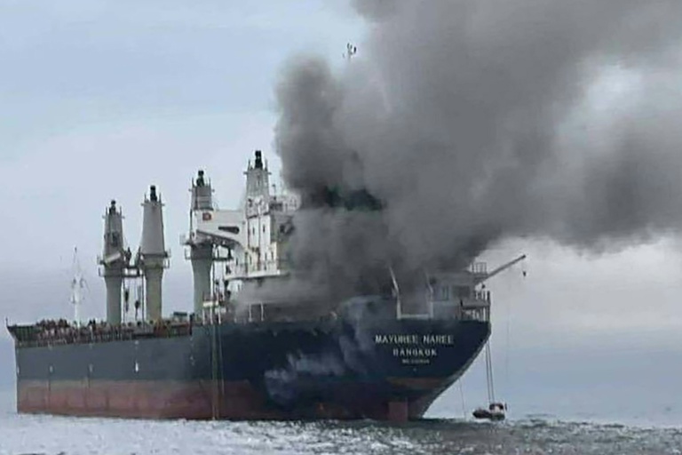 L'équipage thaïlandais d'un navire frappé dans le Golfe poursuit en justice l'exploitant du navire