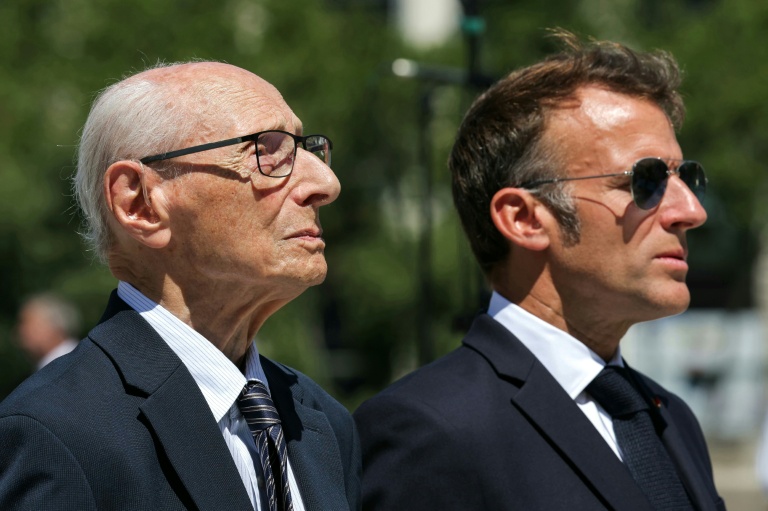 France: Macron appelle à une extrême vigilance face au 