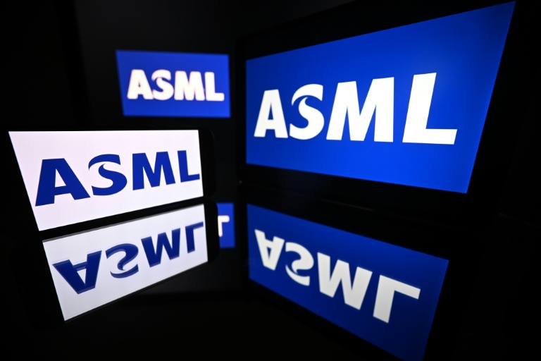 Dopé par l'IA, le géant de la tech ASML affiche un trimestre en hausse et relève ses perspectives