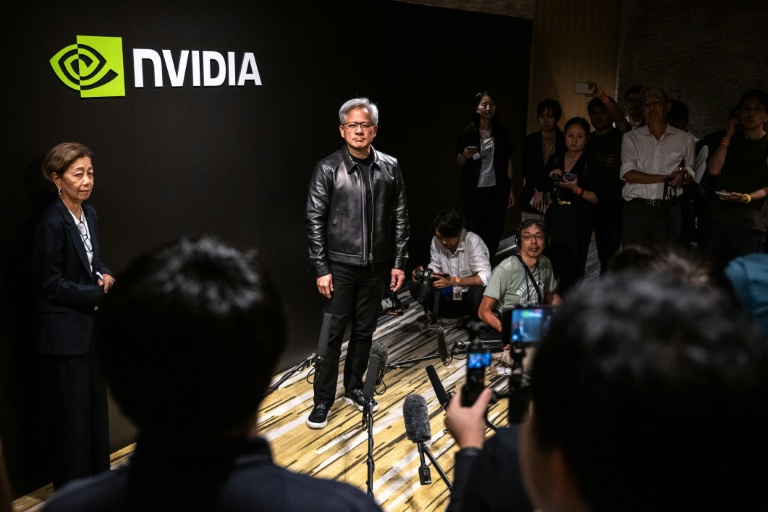 Pour le patron de Nvidia, la croissance de l'IA n'en est qu'