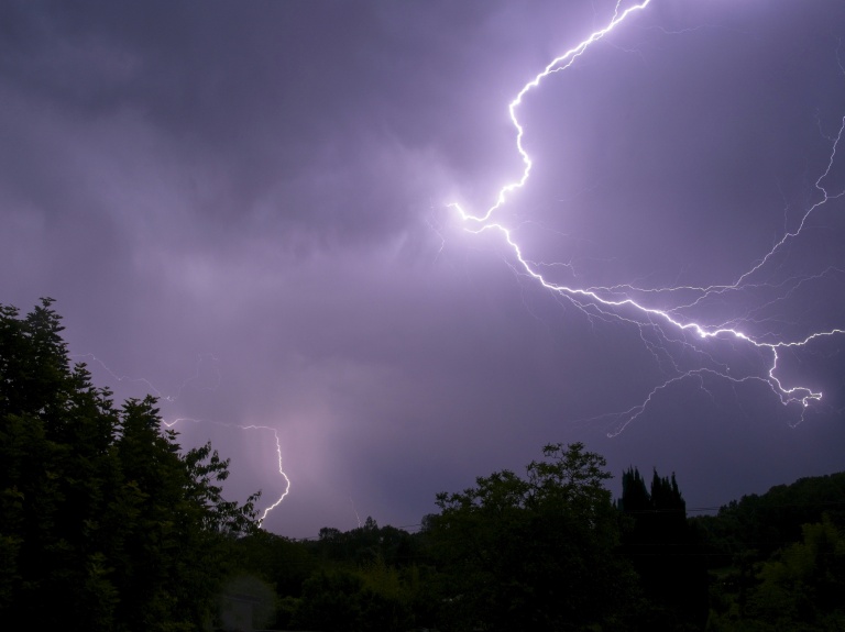 L'alerte aux orages violents s'étend jeudi avec des risques de gros grêlons
