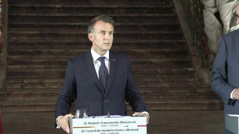 Macron appelle à se 