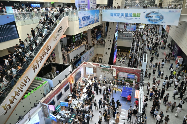 L'IA dans la poche: les smartphones du futur s'exposent au salon de Shanghai