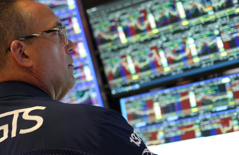 Wall Street clôture en hausse, les semi-conducteurs en tête de file