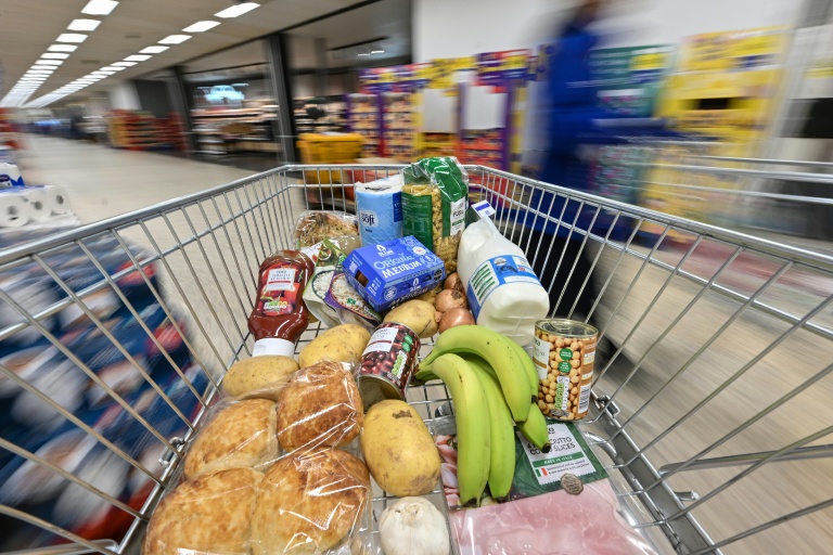 Royaume-Uni: l'inflation ralentit, aubaine pour le nouveau gouvernement