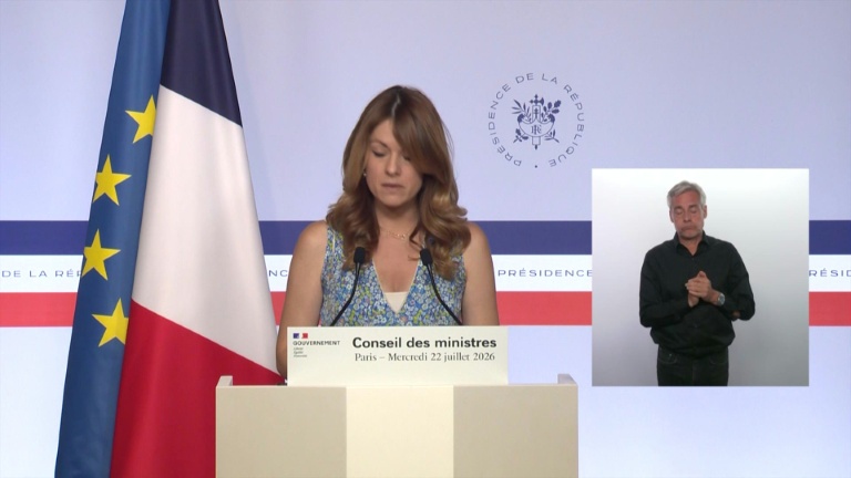 Sur le départ, la ministre de la Transition écologique va finalement rester, 