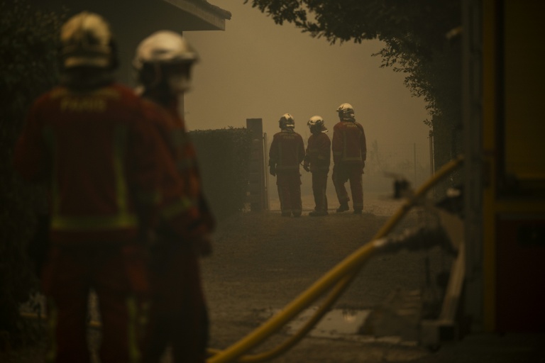 Dans le Sud-Ouest en feu, plus de 15.000 hectares partis en fumée et des évacuations par dizaines de milliers