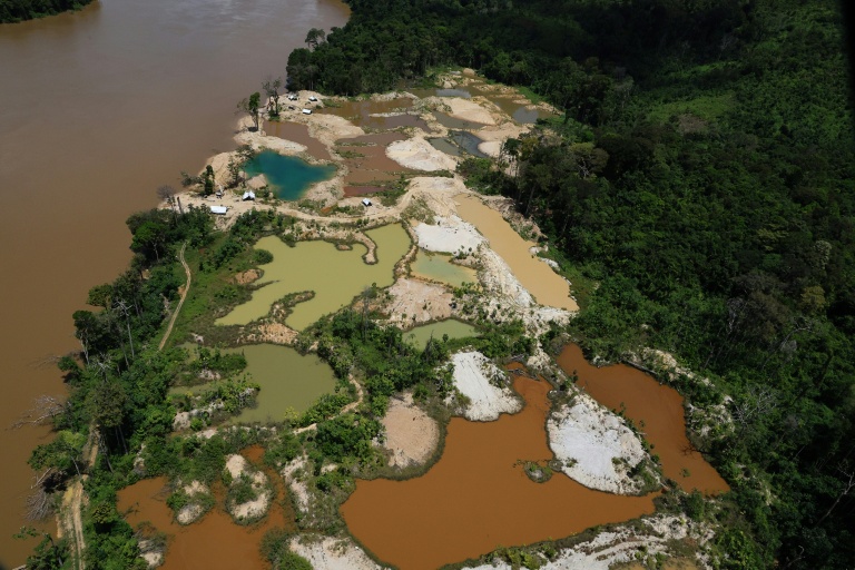 Lutte contre l'orpaillage et sa pollution: la Guyane espère la ratification du Suriname