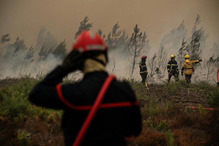 L'incendie monstre en Gironde continue à avancer et menace les abords de la métropole de Bordeaux