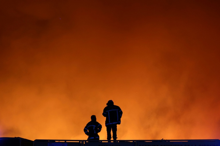 Incendie en Gironde: les pompiers dans 