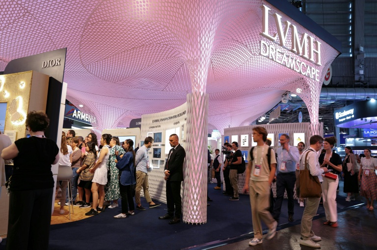 Le géant du luxe LVMH dépasse les attentes au 1er semestre en dépit d'un contexte 
