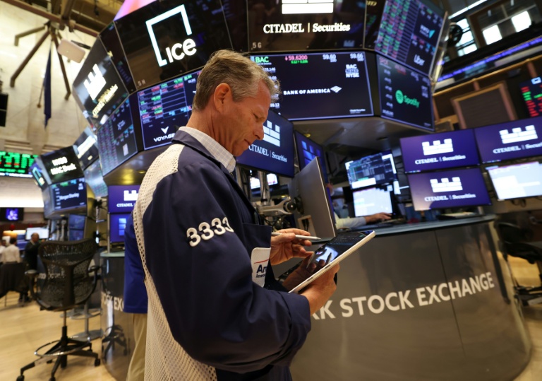 Wall Street en forte baisse après le statu quo de la Fed, les taux obligataires s'envolent