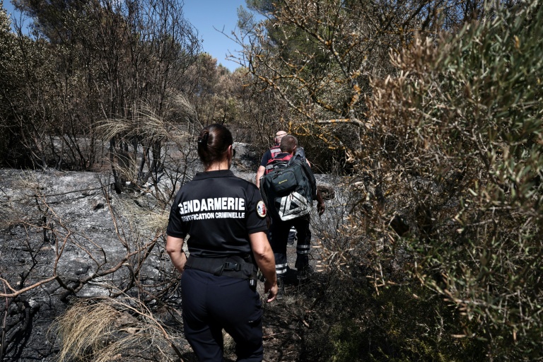 Après le feu, le méticuleux travail des enquêteurs experts
