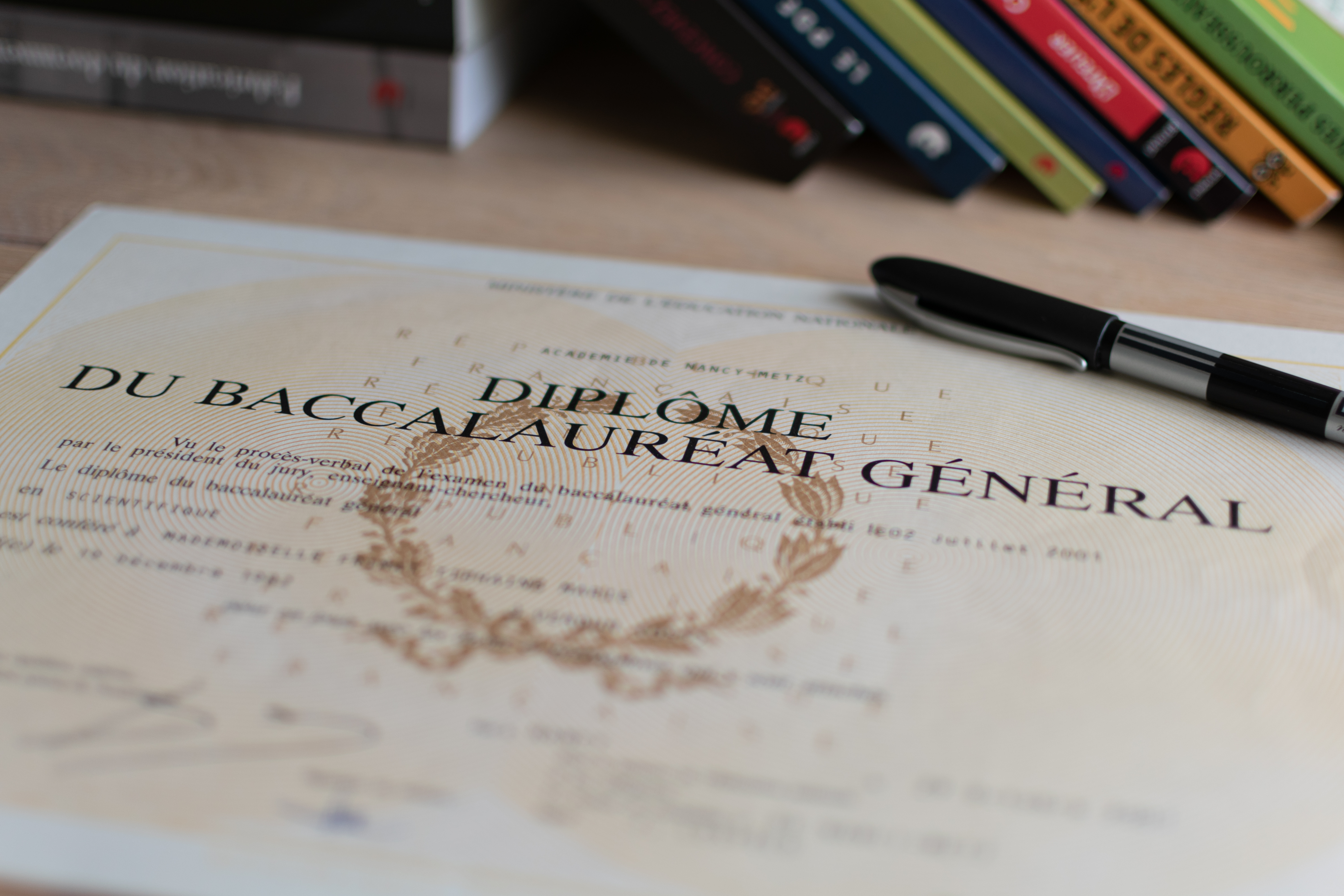 La Bourgogne-Franche-Comté offre la Carte Avantages Jeunes aux bacheliers qui travaillent l'été