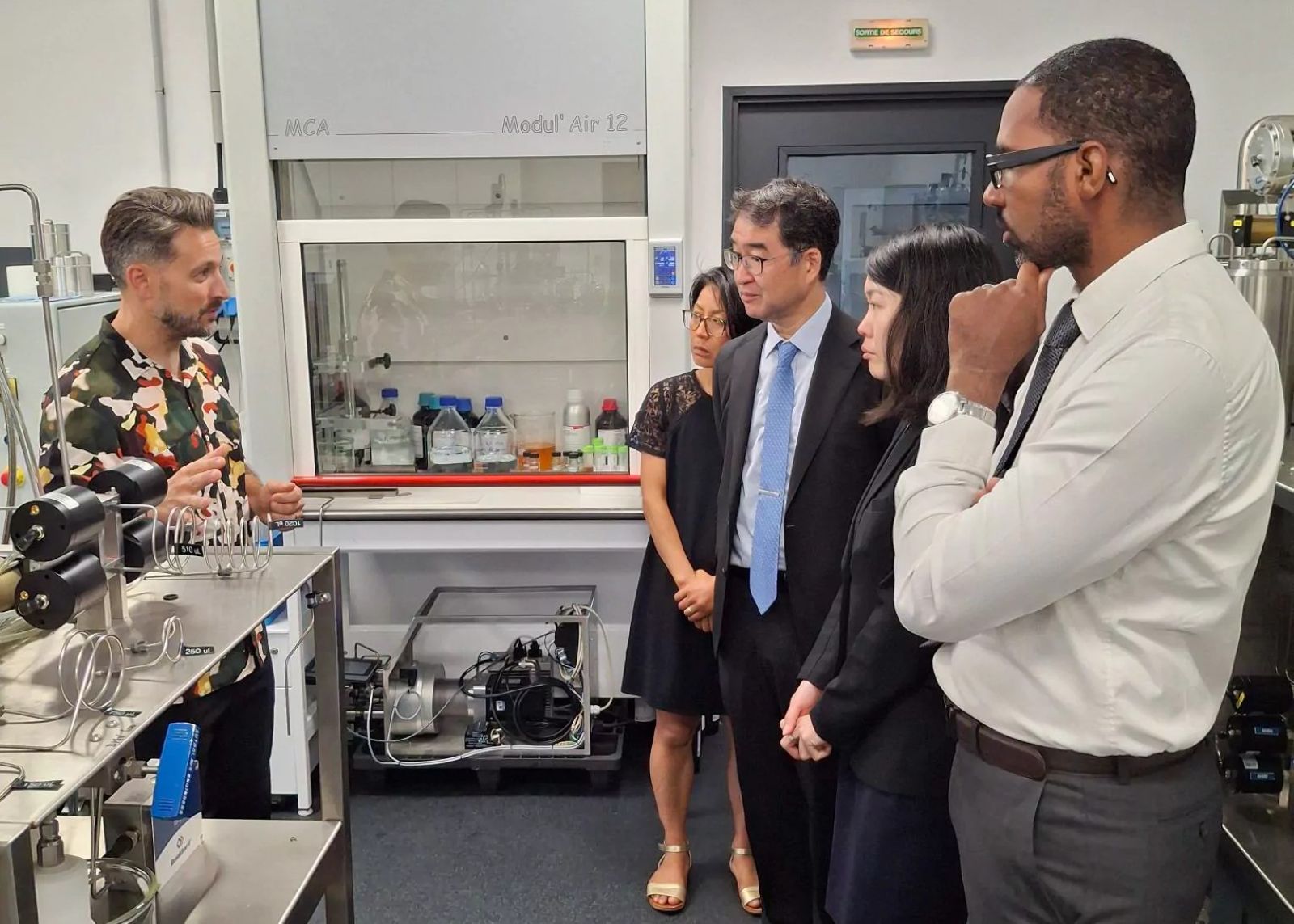 Une délégation japonaise est venue découvrir l’innovation industrielle chez SFE Process à Tomblaine
